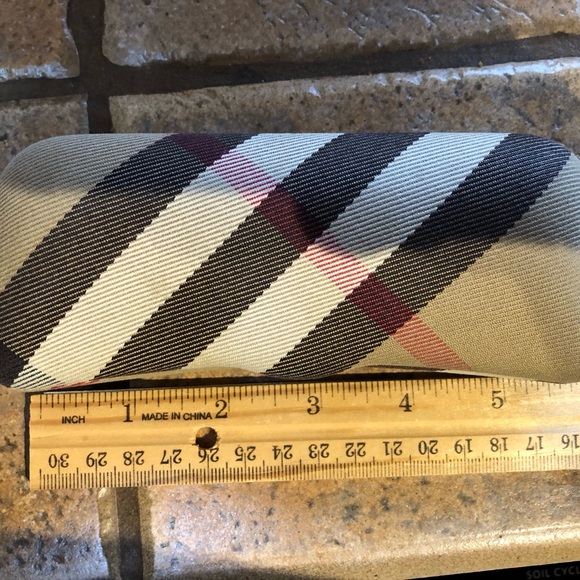 Burberry hard case eyeglass case - Picture 4 of 9